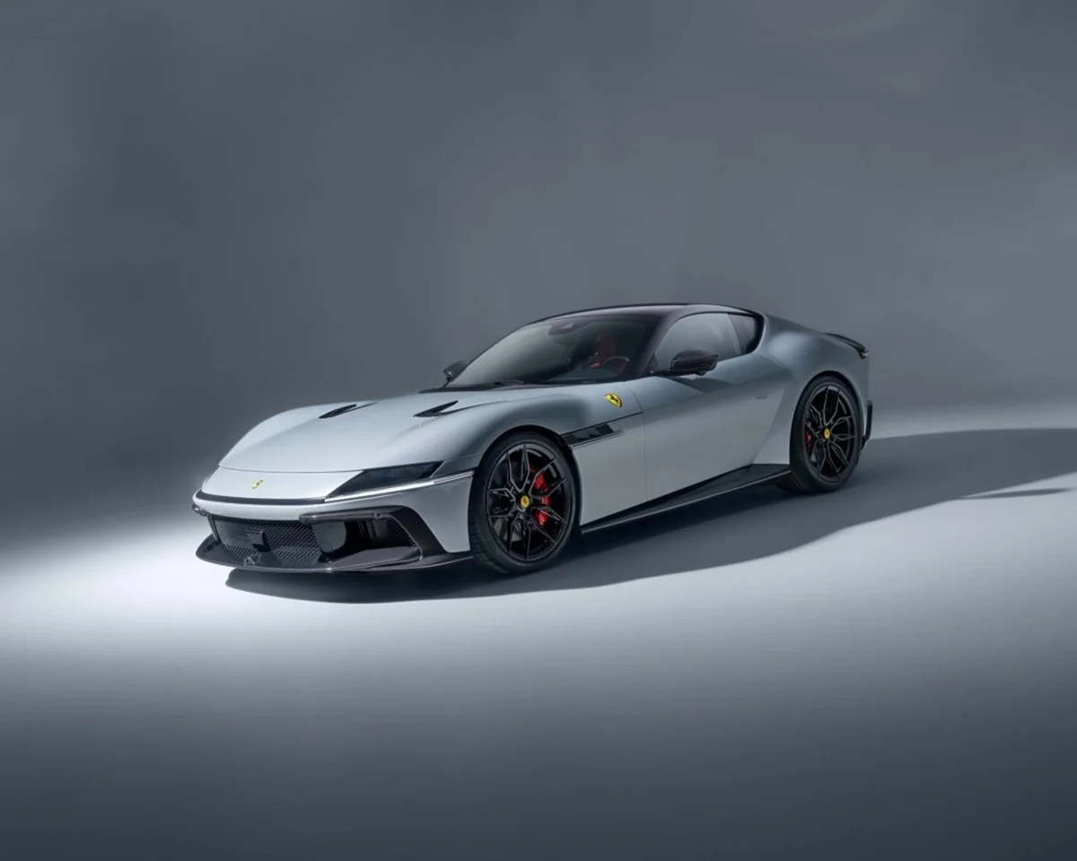 NOVITEC Carbon Engine Bonnet Insert for Ferrari 12Cilindri - Image 3